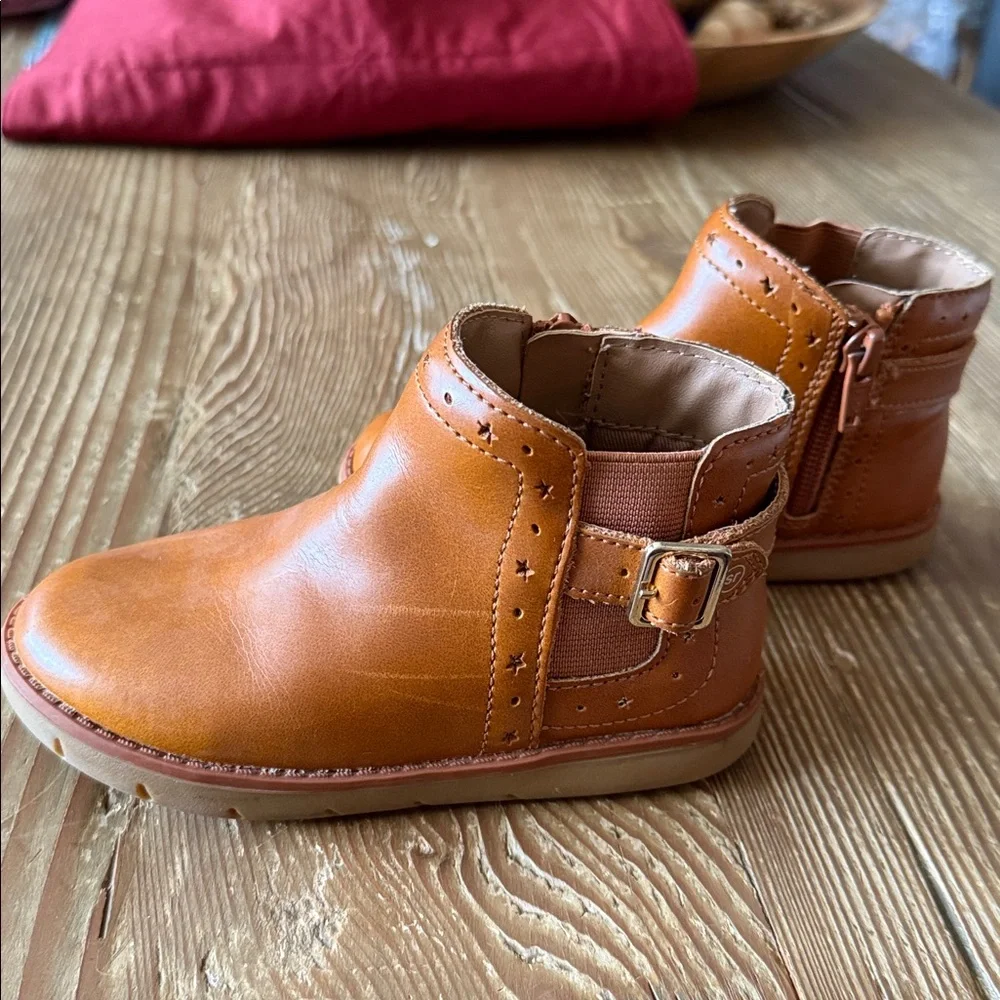 Stride rite SRT Agnes brown boots 8M zip side mild scratches need shoe shine